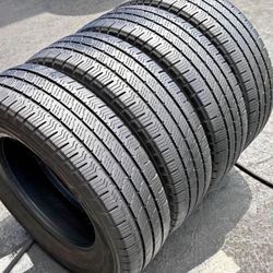 245 75 17 Kumho tires Con 80% de Vida Las 4
