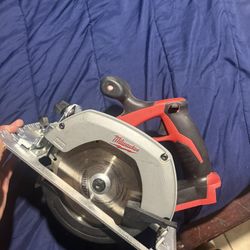 Circular Saw Milwaukee 