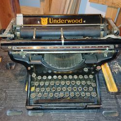 Vintage Underwwod Typewriter