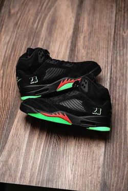 Jordan 5 Halloween ๐ป๐ size 6.5/8W &7/8.5 ( NO TRADES PRICE IS FIRM)