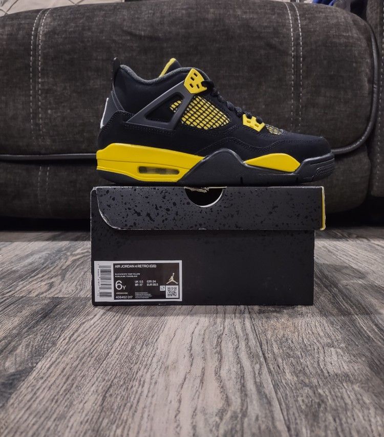 Jordan 4 Retro "Thunder"