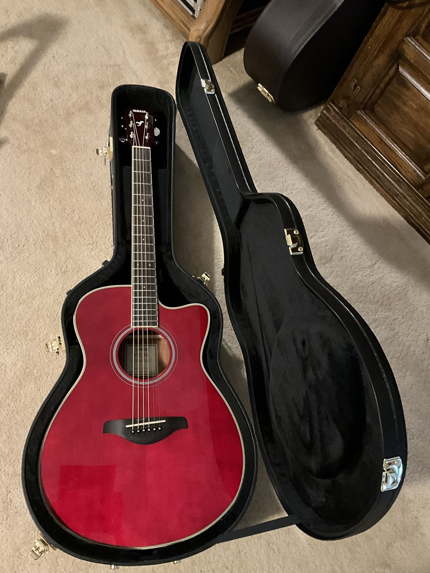 YAMAHA FSC-TA ACOUSTIC-ELECTRIC GUITAR AND YAMAHA CASE.