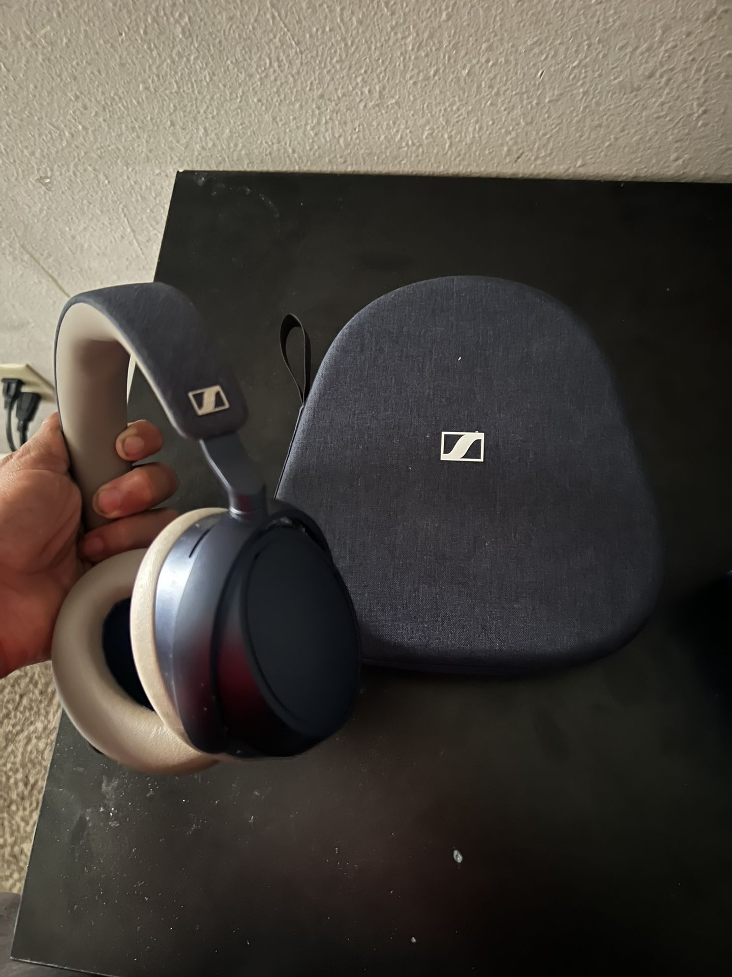 Senheisser Momentums 4 Headphones
