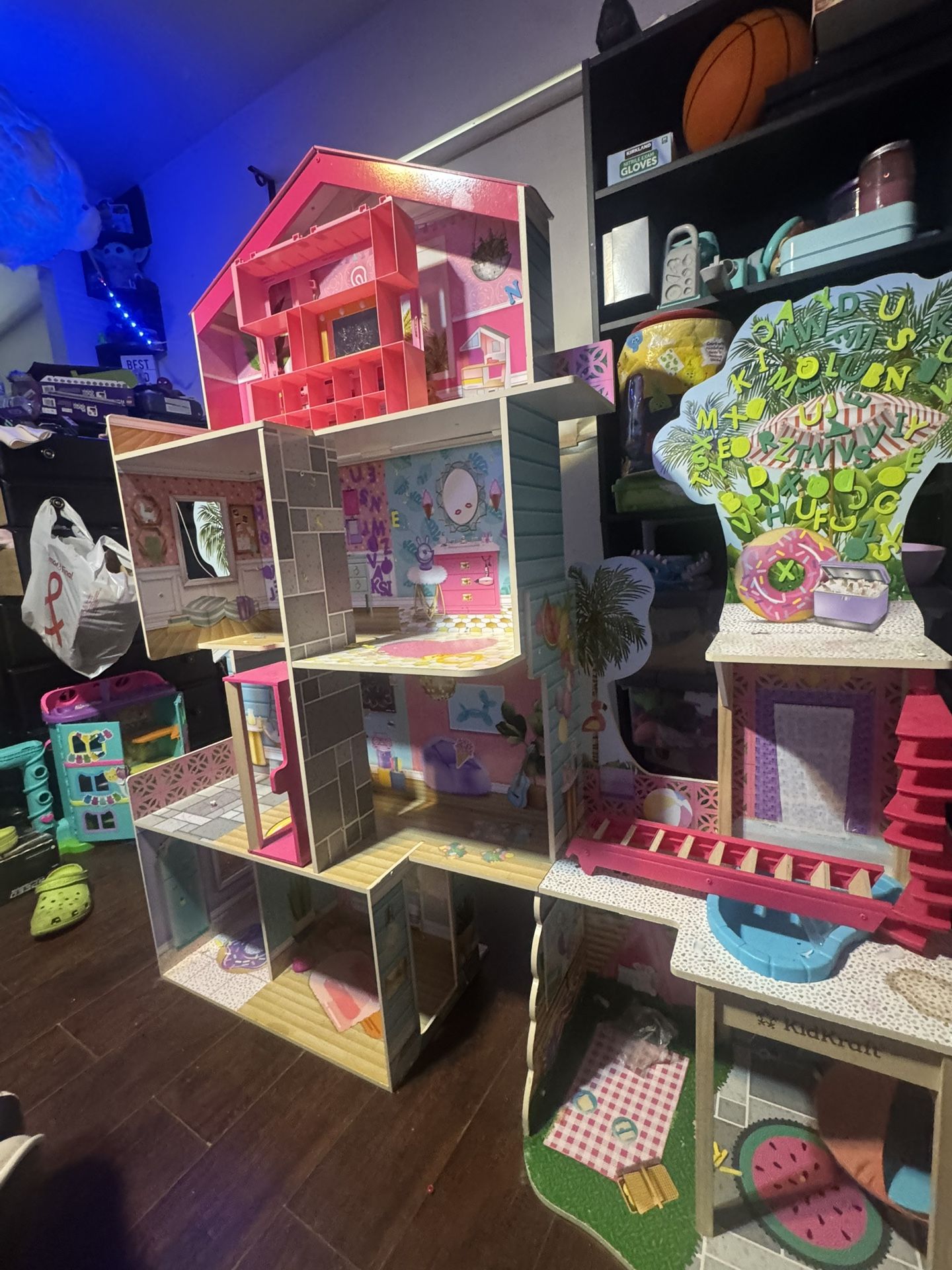 Doll House 