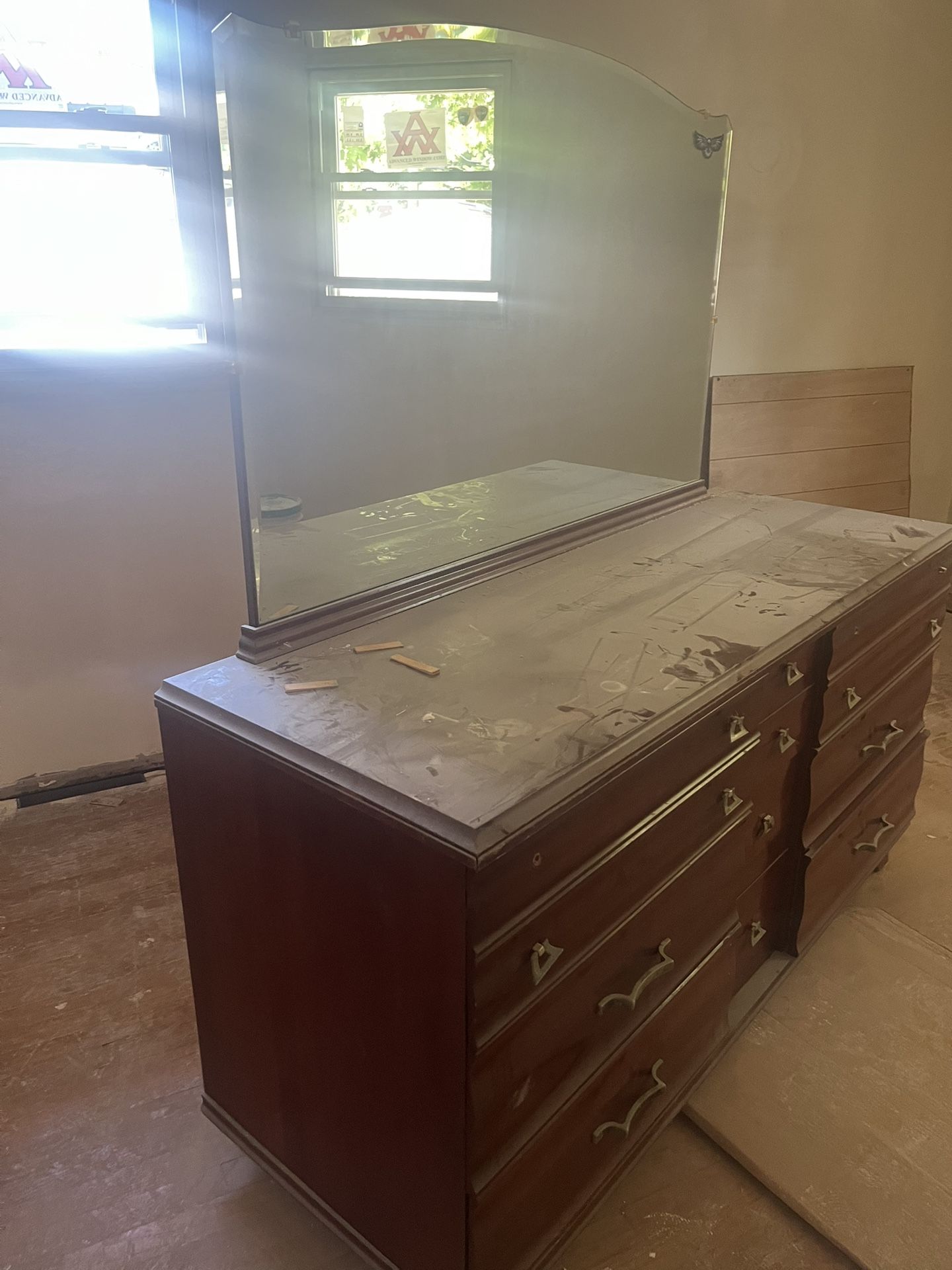 Dresser With Mirror