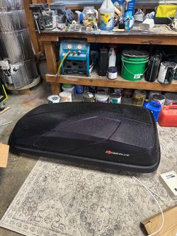 Like new rooftop box
