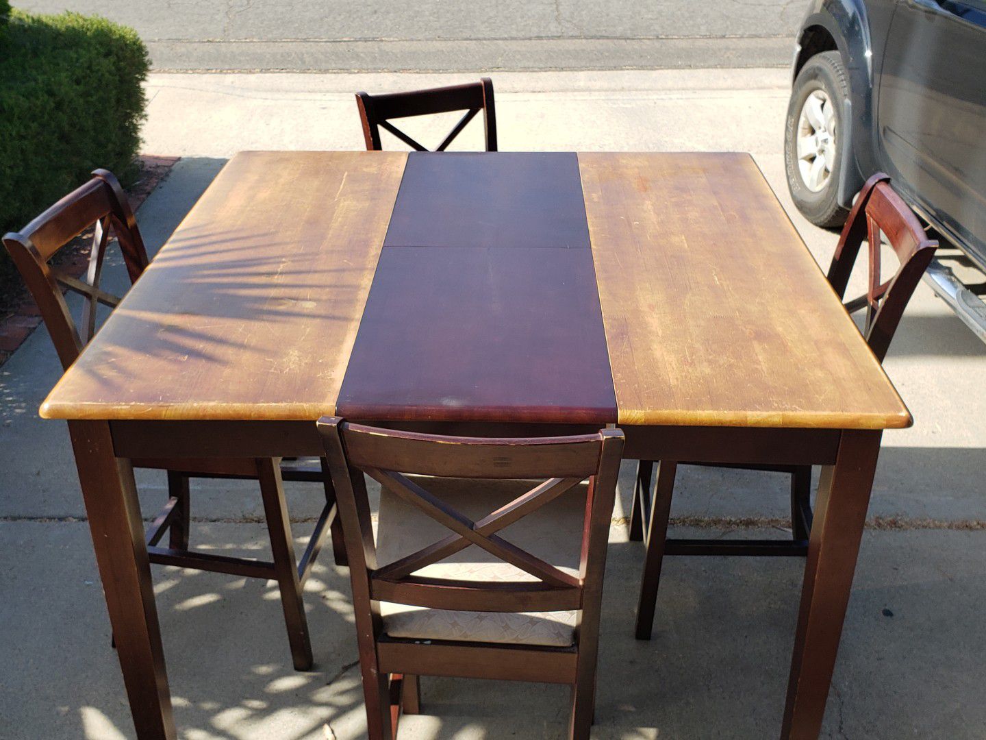 Large, tall table with 4 tall chairs