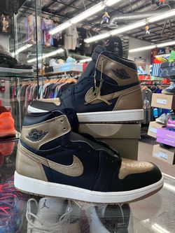 Air Jordan 1 Retro High Black Metallic Gold