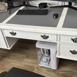 Executive Desk.. Large