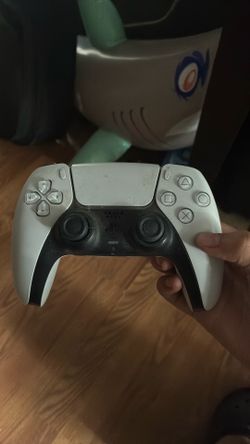 White Ps5 controller