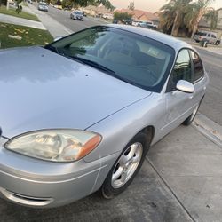 2004 Ford Taurus