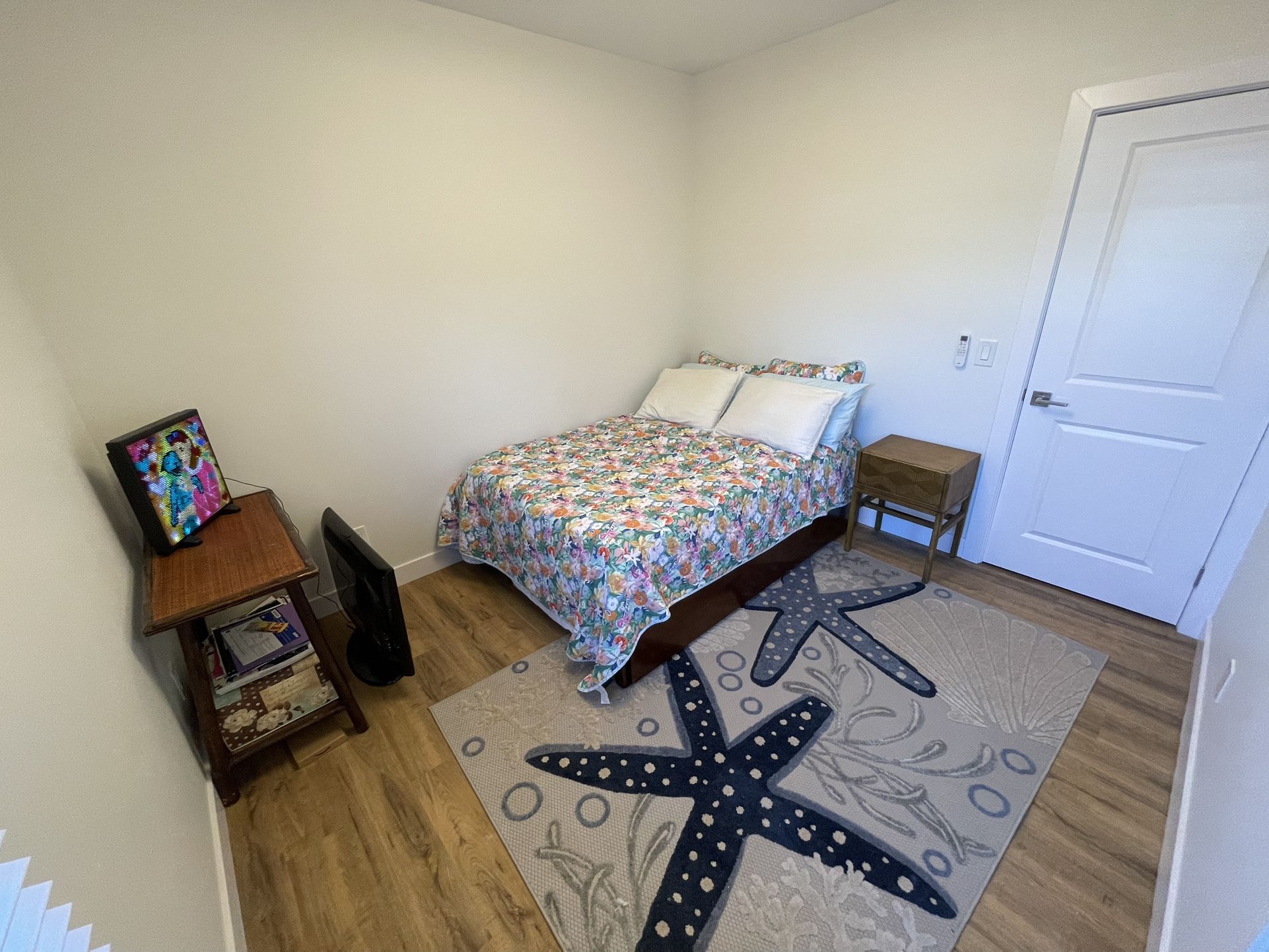 Two Beds! Full Bed And Pull Out Twin Bed! Comes With Matteesses