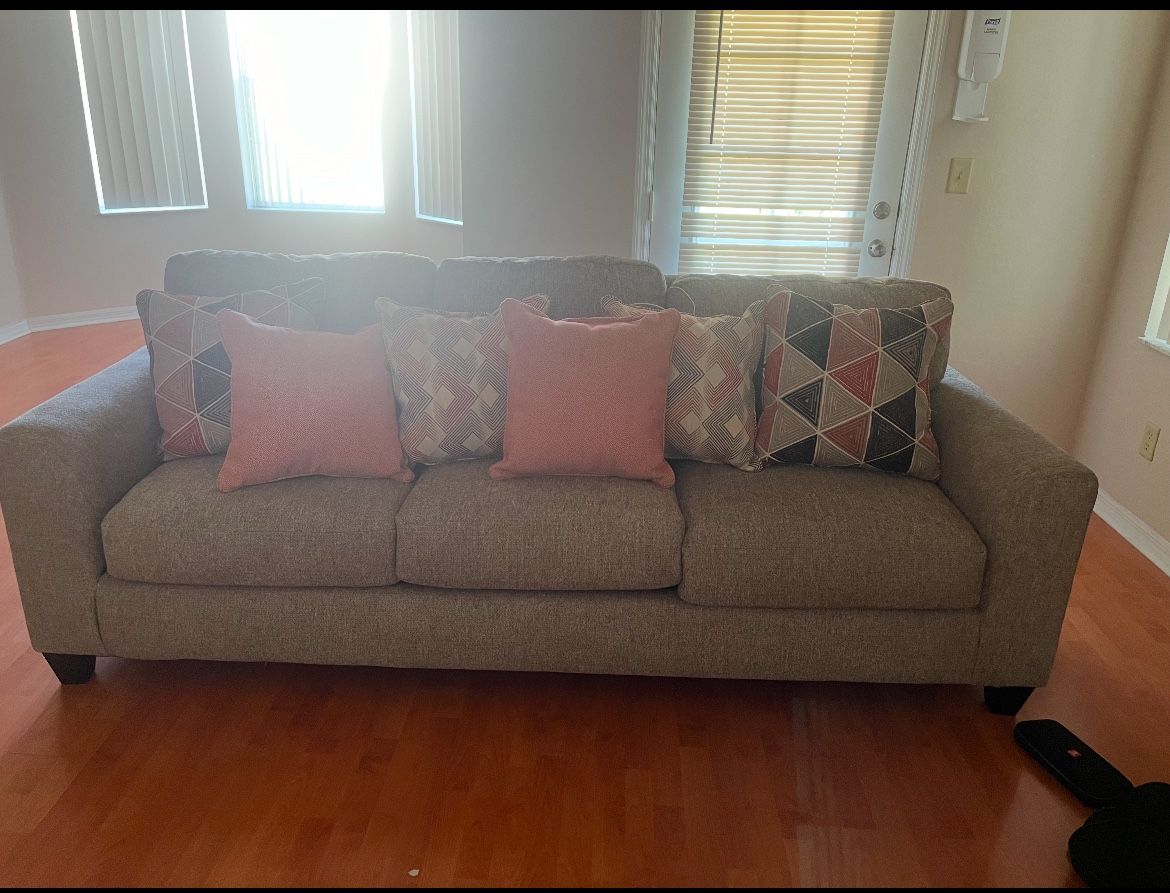 Couch/ Pull Out Bed
