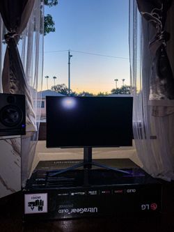 LG UltraGear 27" OLED Gaming Monitor CIB