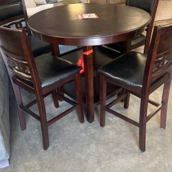 Brand new dinette, and force 24 inch stools