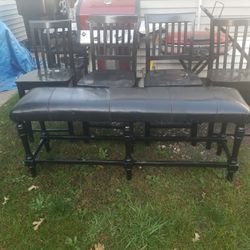 Table And  4 Chair  And Ban