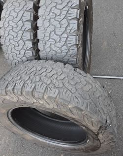 Only 3 uswd tires Lt275 55r20 Bfgoodrich K02 $150.00 FIRM PRICE, FIRM PRICE 
PLEASE DON'T ASK FOR DICOUNT
POR FAVOR NO PREGUNTE POR DESCUENTO
