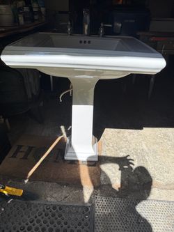 Kohler vintage pedestal sink. great patina look
