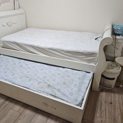 Twin Sleighbed With Rollout Twin Trundle W/matresses