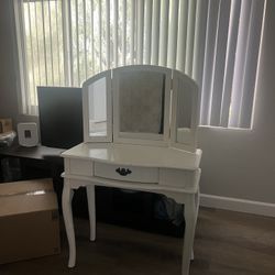White Vanity Makeup 3 Mirrored 