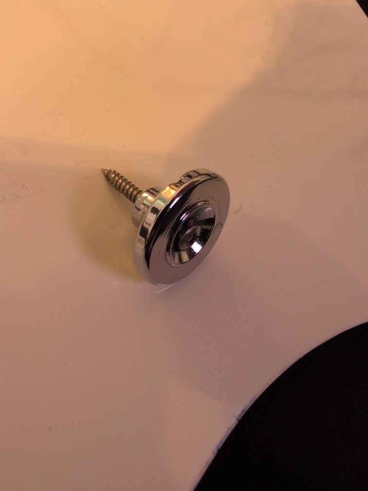 Bass Guitar String Retainer