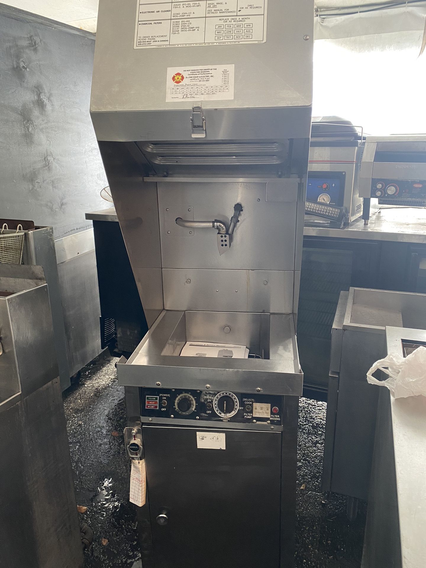 Giles Electric Self Contained With Built Hood System And Filtering Systems
