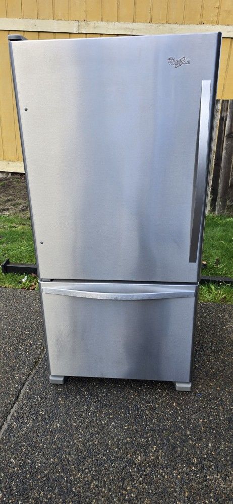 Whirlpool Fridge Size 33w 30d 69h) I Can Help You With Free Delivery Within 10 Miles Distance 