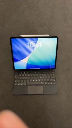 iPad 12.9 m1 128gb with apple keyboard and pencil 2