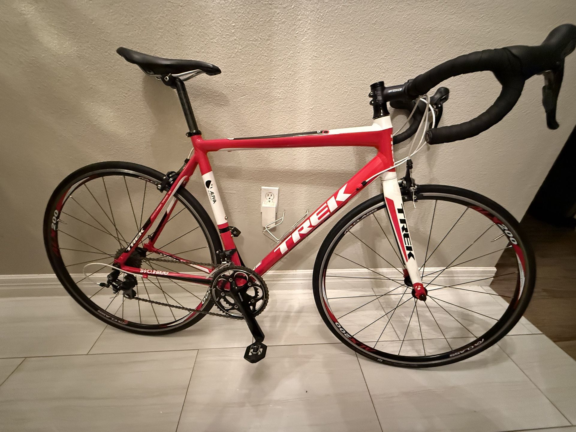 2012 Trek 2.3 Road bike