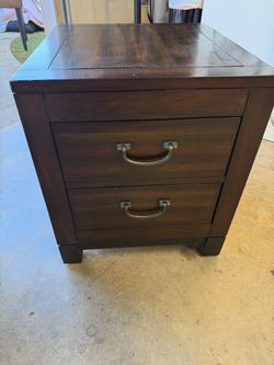 2 Rooms to Go Cranwell Walnut End Tables