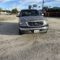 2001 Ford F-150 Crew Cab – 5.4L Triton V8 – 198,640 miles – Clean Title