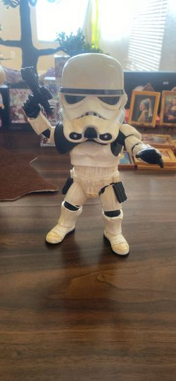 Stormtrooper egg attack
