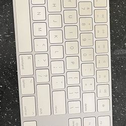 Apple Keyboard 