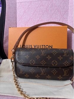 Louis Vuitton Ivy Wallet on Chain Bag