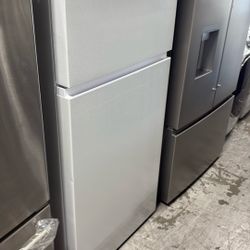 Apartment Size Top Freezer Fridge