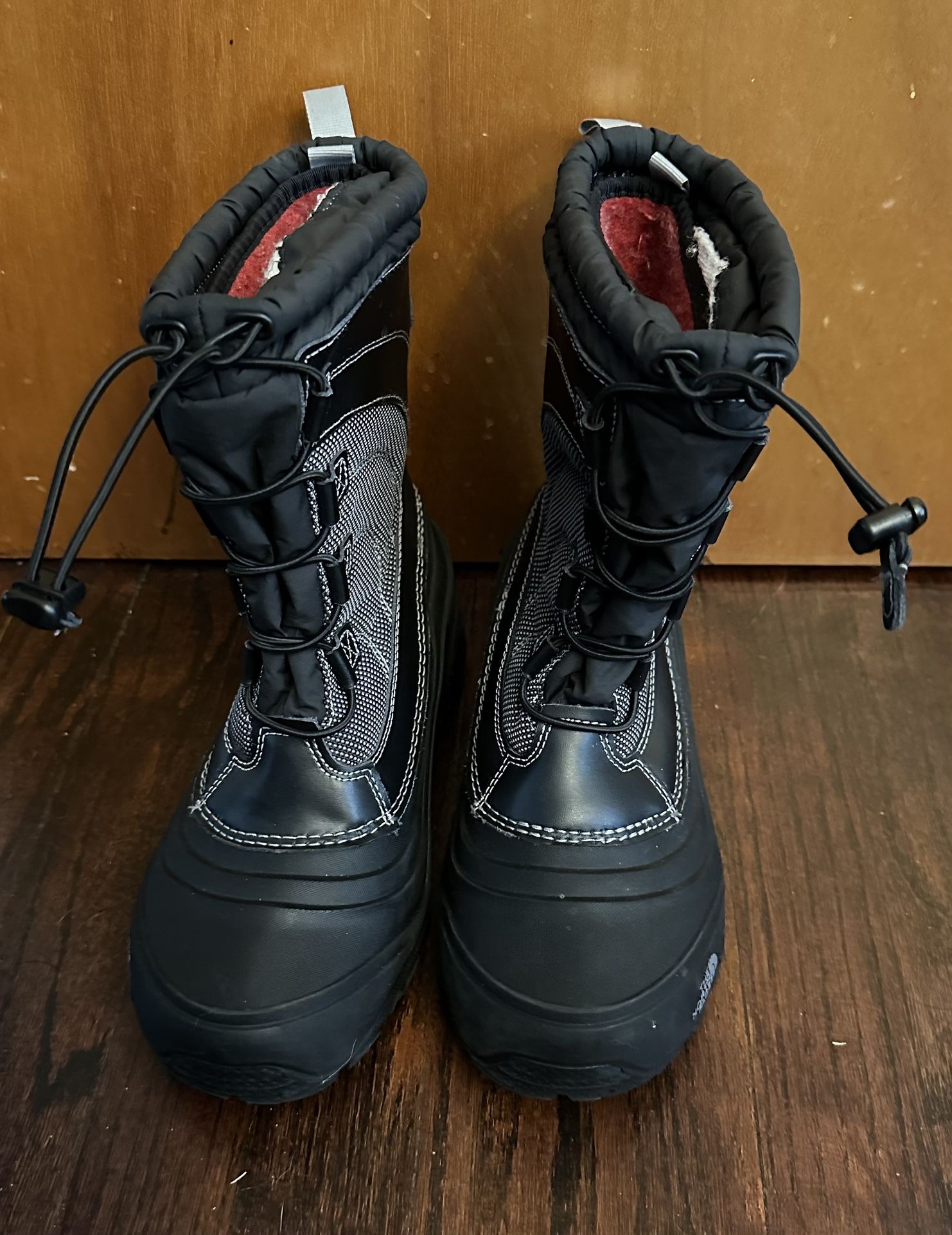 Kids unisex Northface alpenglow snow boots size 7
