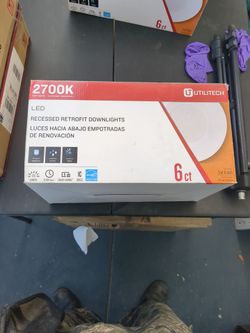 2700K LED recessed retrofit downlights