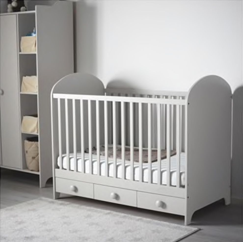 Convertible Crib/Toddler Bed with Storage + Mattress + 2 pillows + 2 sets of bed linen (4 pieces per set)