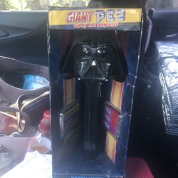 Giant PEZ Candy Dispenser With Sound (Star Wars/Darts Vader Edition)