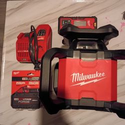 Milwaukee Laser 