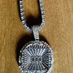 New Necklace With Pendant $10