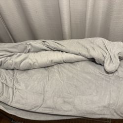 Weighted Blanket 10kg (22 lbs) – Removable Cover – $20