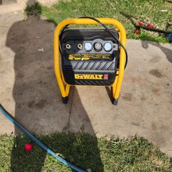 DEWALT
2.5 Gal. Portable Electric Heavy Duty 200 PSI Quiet Air Compressor
Questions & Answers (47)