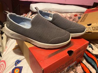 Tenis Skechers size 6