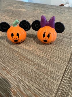 Mickey and Minnie holloween pumpkin salt and pepper shakers