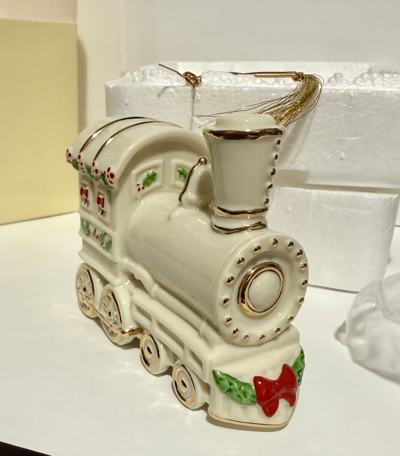 AUTHENTIC Lenox Porcelain Christmas Train Engine Ornament Figurine NEW IN BOX