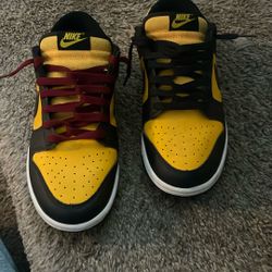 Nike Dunks Black In Yellow 