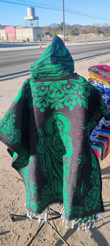 Gabanez Con Gorro / Ponchos W/ Hoodie