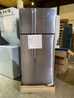 NEW! GE Stainless Steel Top Freezer Refrigerator Model # GTS18HYNJRFS