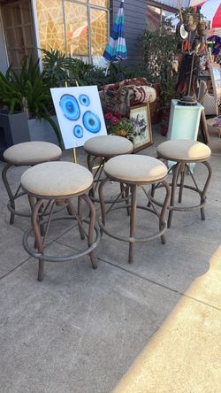 Outdoor backless swivel stools